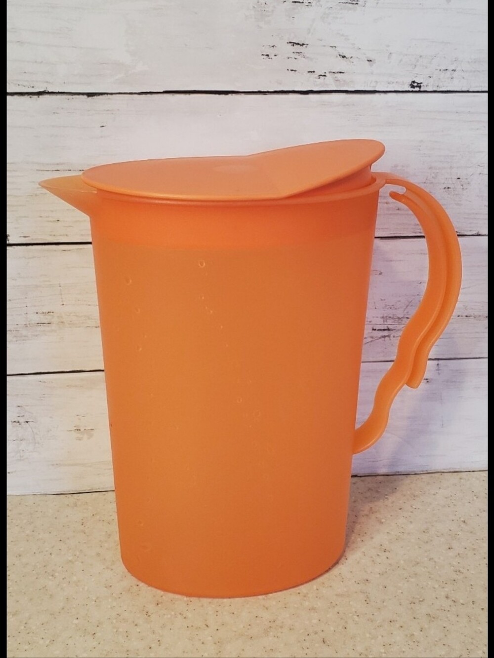 Retired Tupperware Impressions Slimline Peach Pitcher 3333A 2 Qt Rocker Lid Vint